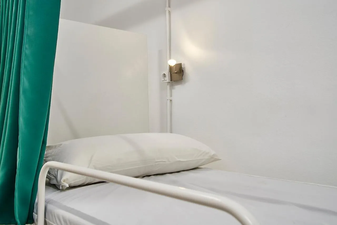 Hola Hostal Collblanc L'Hospitalet de Llobregat 0*,