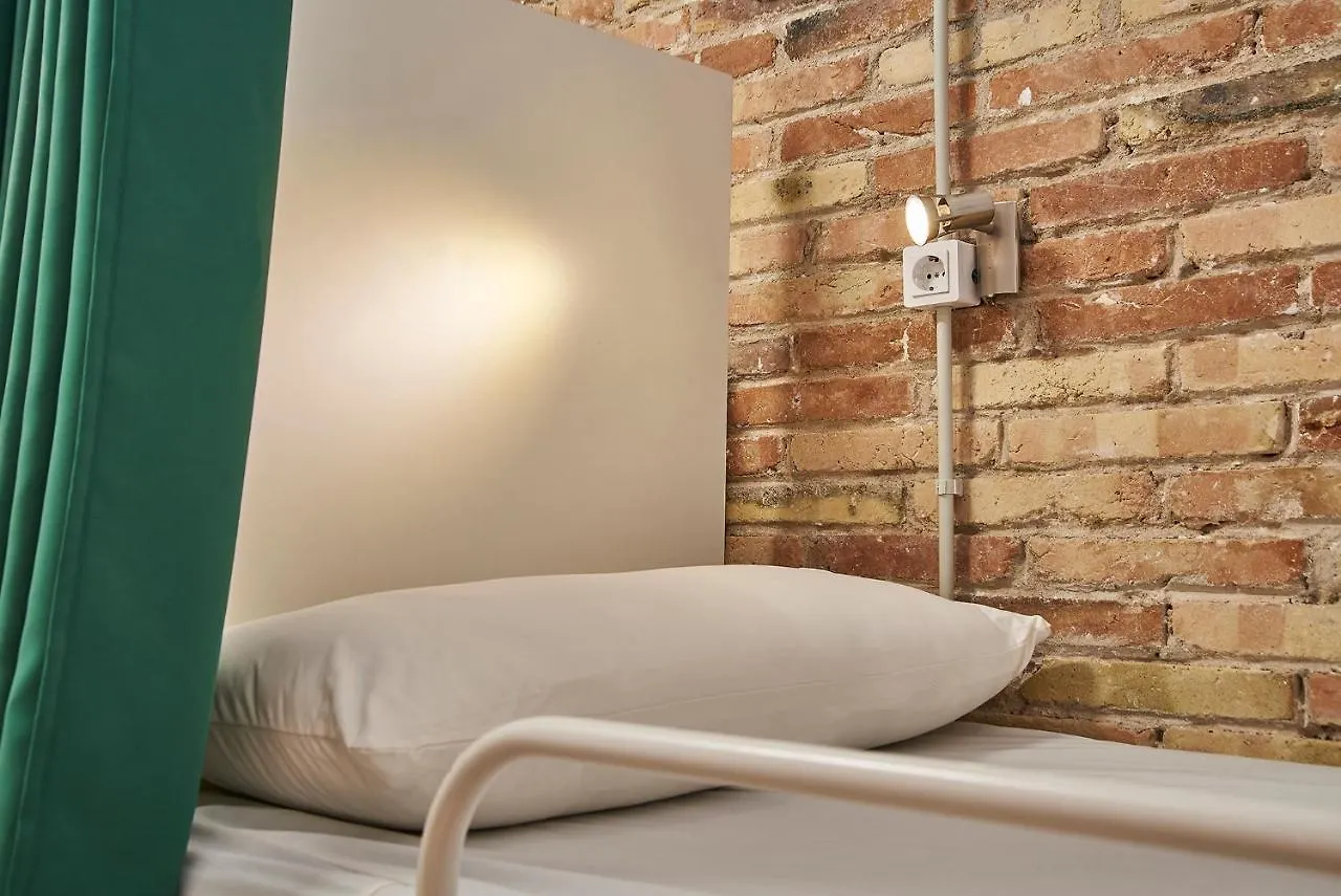 Hola Hostal Collblanc L'Hospitalet de Llobregat Hostel