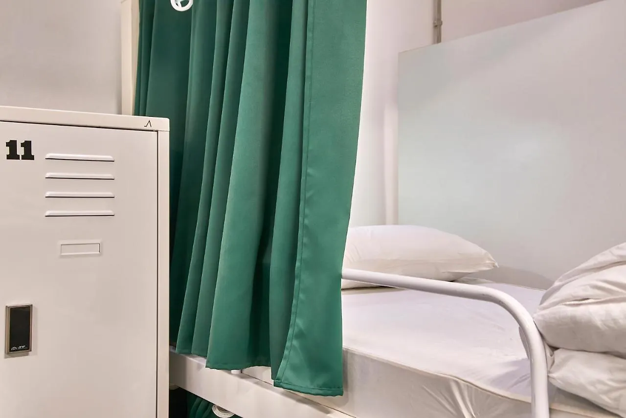 Hola Hostal Collblanc L'Hospitalet de Llobregat
