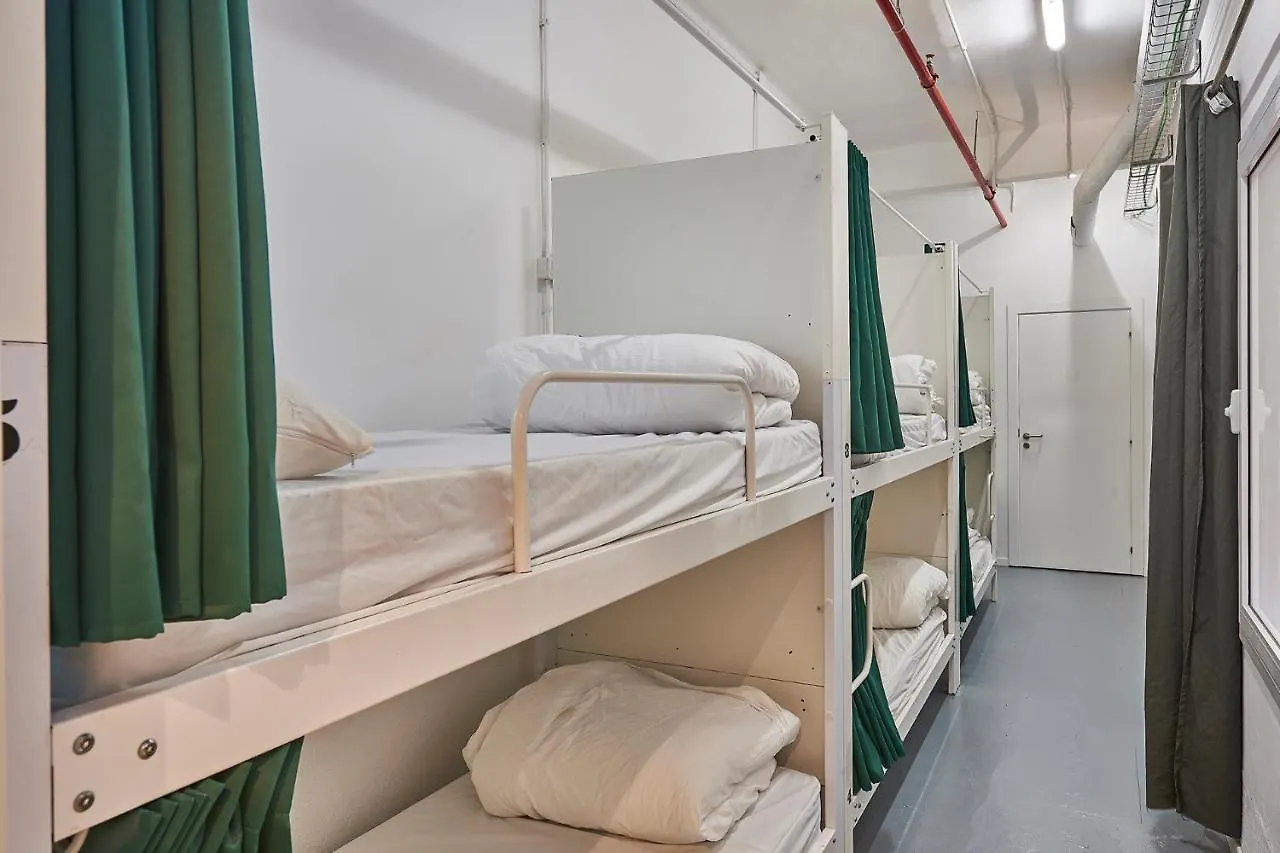 Hola Hostal Collblanc L'Hospitalet de Llobregat