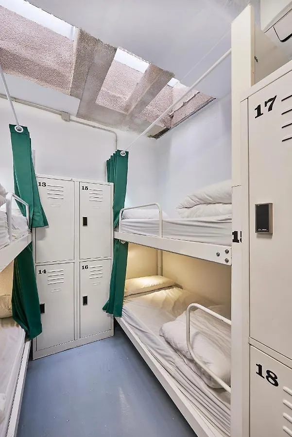 Hola Hostal Collblanc L'Hospitalet de Llobregat Hostel