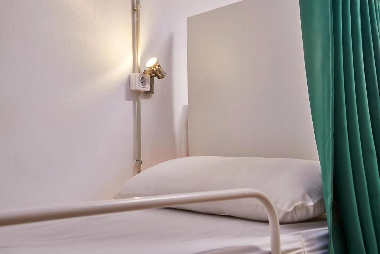 Hola Hostal Collblanc L'Hospitalet de Llobregat Hostel