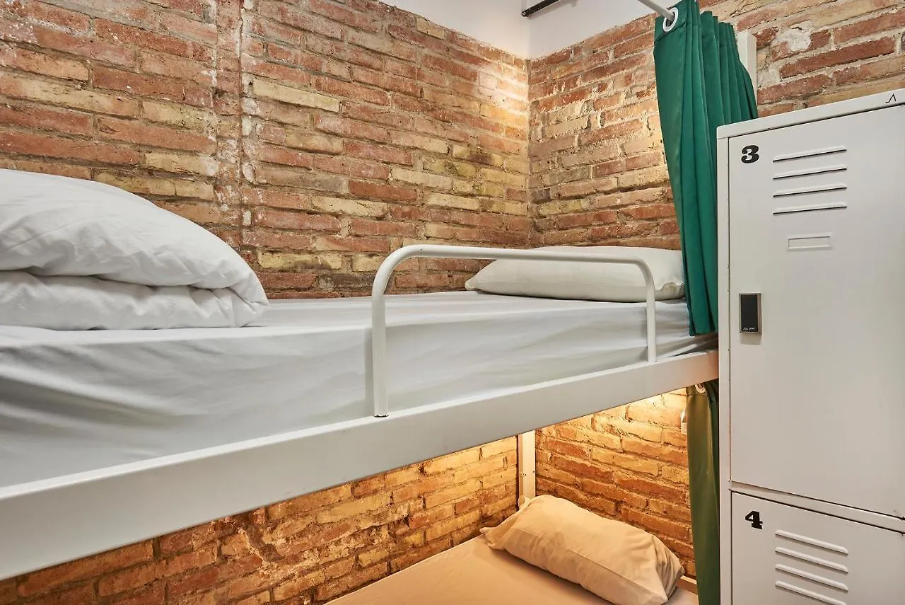 Hola Hostal Collblanc L'Hospitalet de Llobregat Hostel