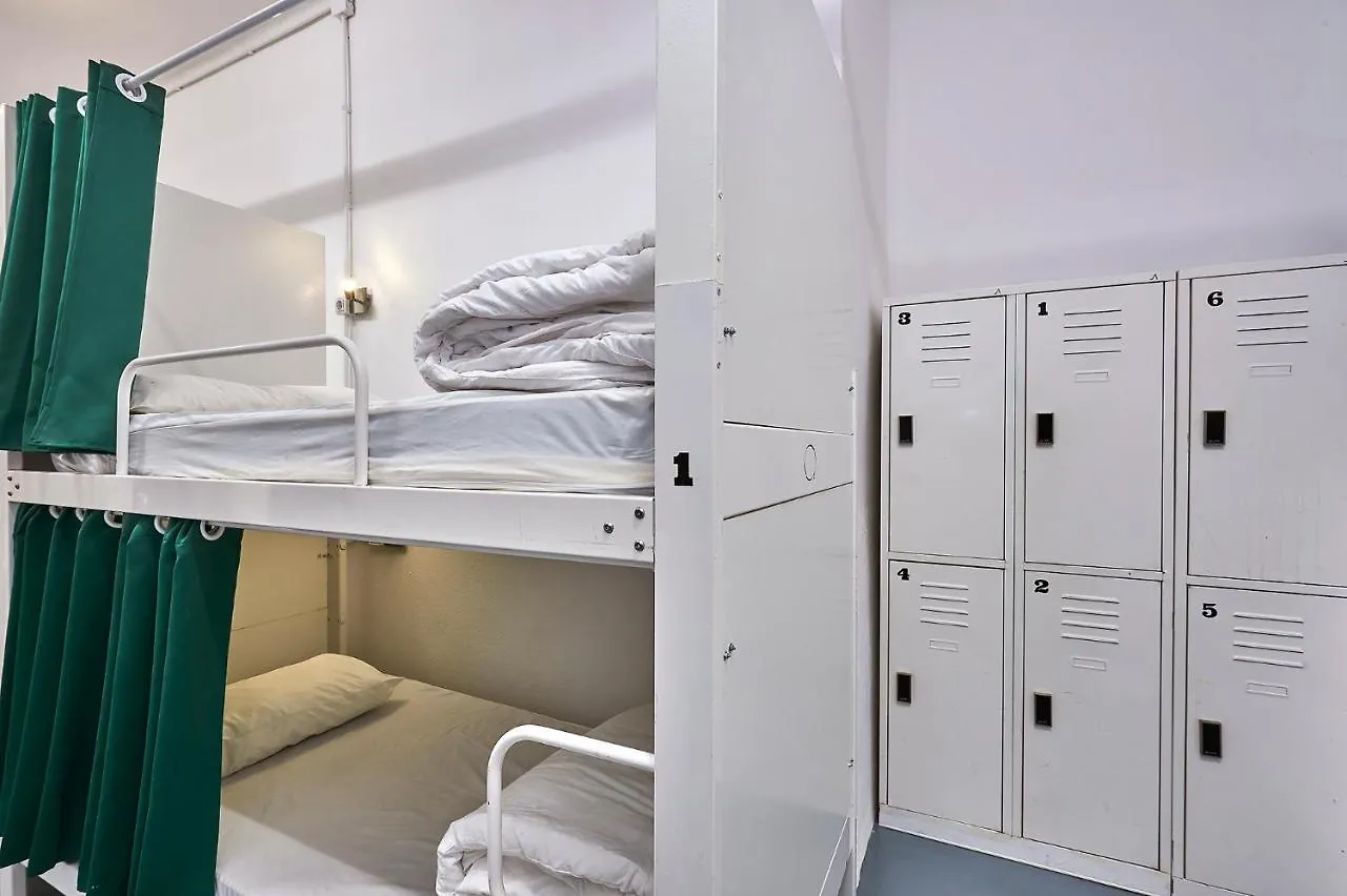 Hola Hostal Collblanc L'Hospitalet de Llobregat 0*,