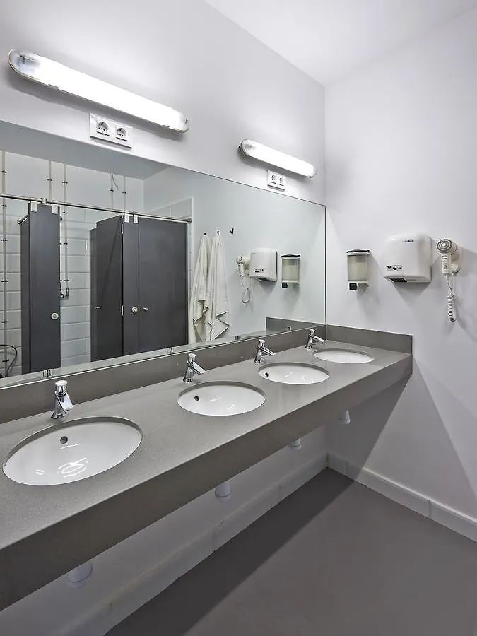 Hola Hostal Collblanc L'Hospitalet de Llobregat 0*,